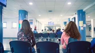 Persone in attesa in ospedale